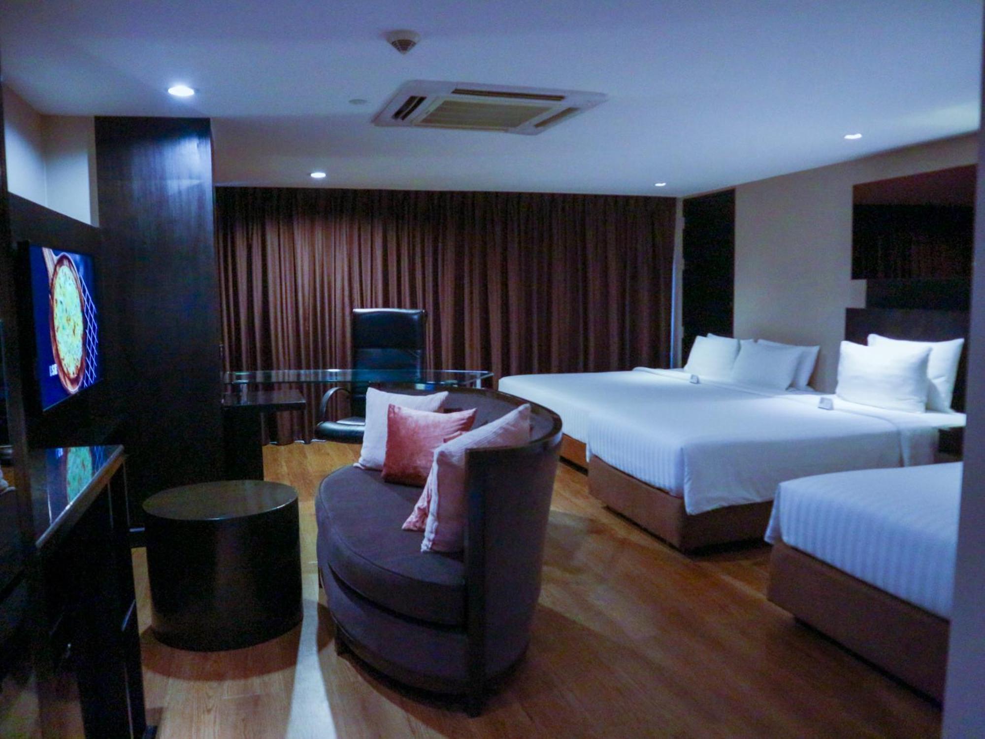 Golden Tulip Mandison Suites Bangkok Exterior photo